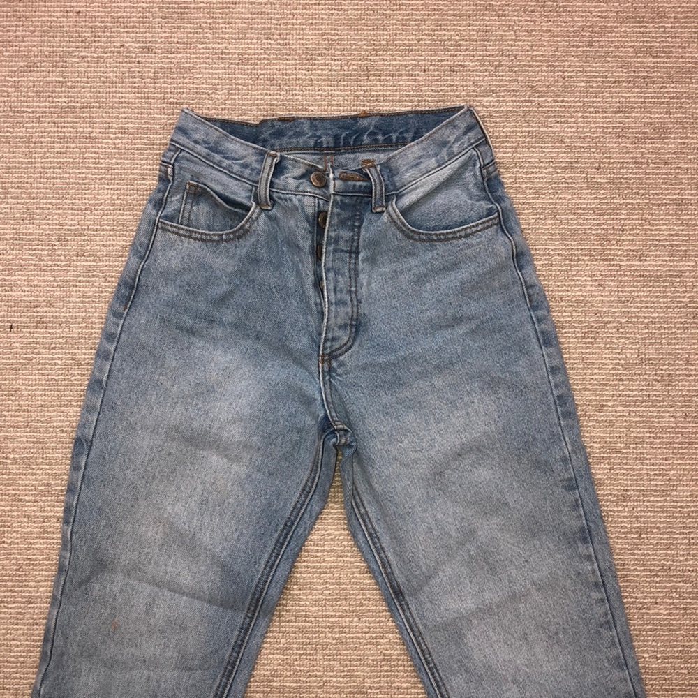 BRANDY MELVILLE size S // light wash mom jeans